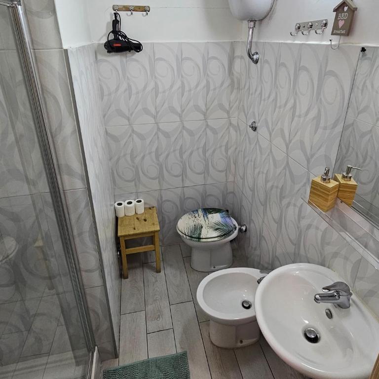 Le tre orchidee - Camera Matrimoniale Standard con Bagno in Comune - 4