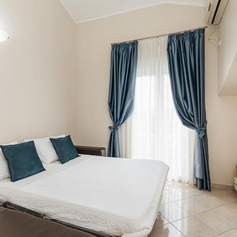 Sun Village Aparthotel - Apartment with Balcony - 14