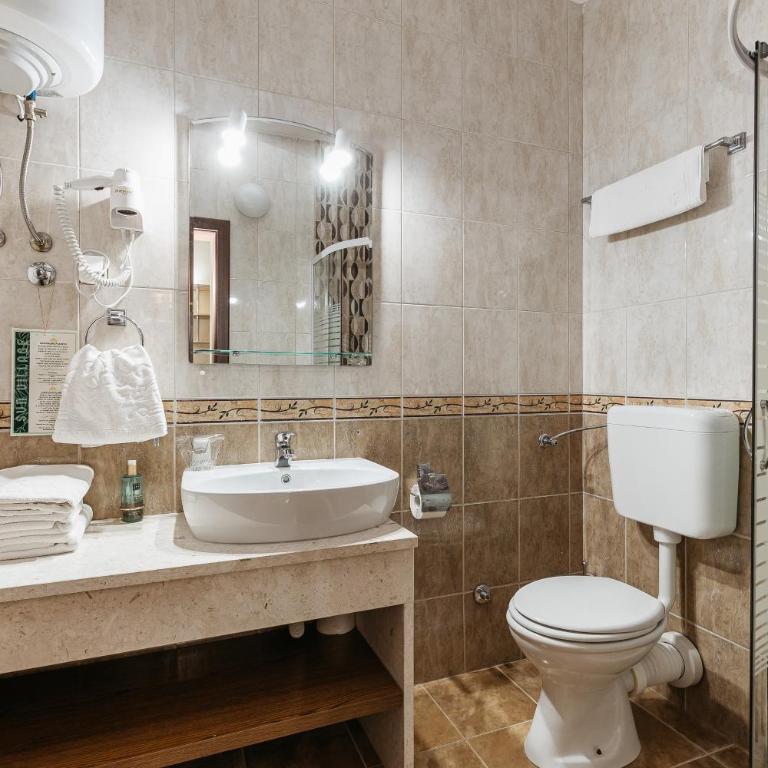 Sun Village Aparthotel - Two-Bedroom Apartment with Terrace - 3