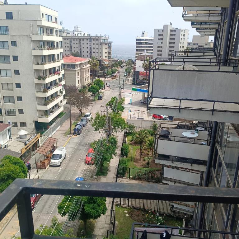 Departamento Poniente a pasos del casino y playas - Three-Bedroom Apartment - 1