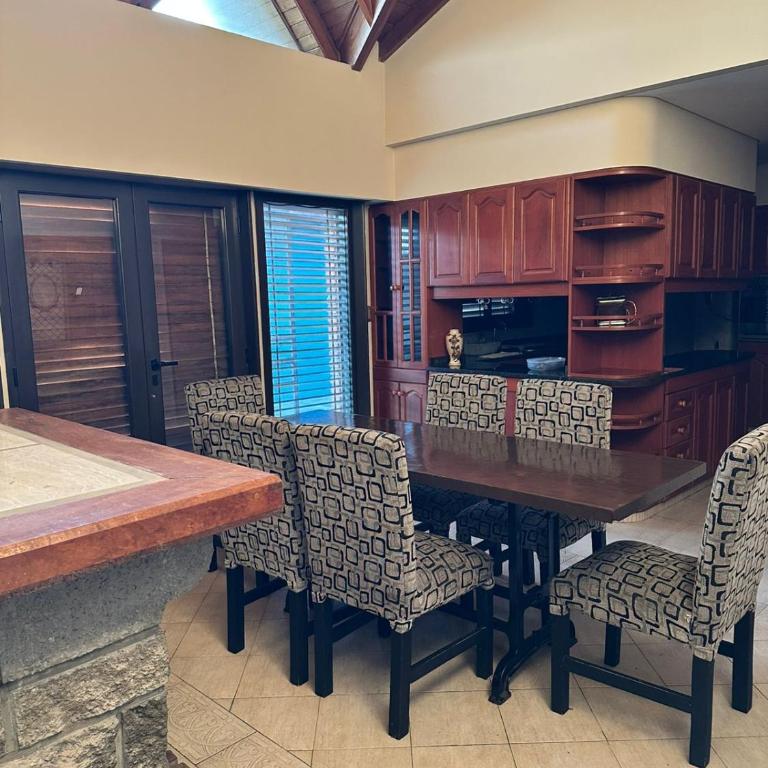 Gran Casa Amplia Ituzaingo Centro Familiar Excelente - Apartamento de 2 dormitorios - 11