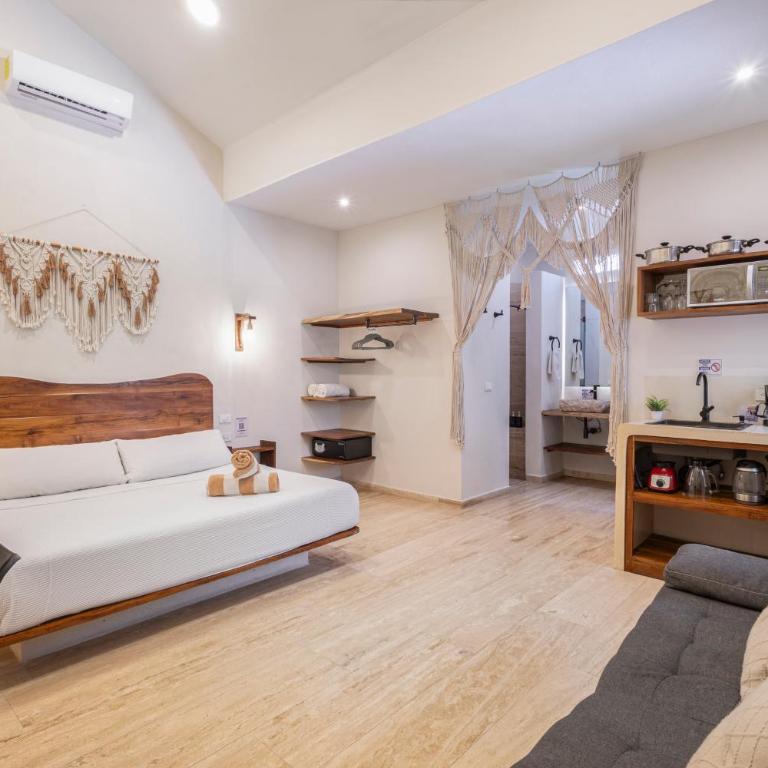 Casa Wayra Tulum - Boutique Condos - Estudio con cama extragrande y sofá cama - 4