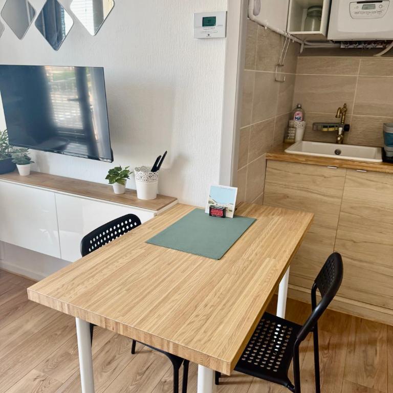 100 m plage des roquilles - Appartement 1 Chambre - Vue sur Lac - 10