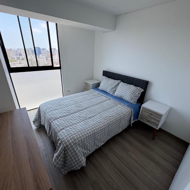 Cozy bedroom in Miraflores with rooftop pool - Superior Double Room - 2