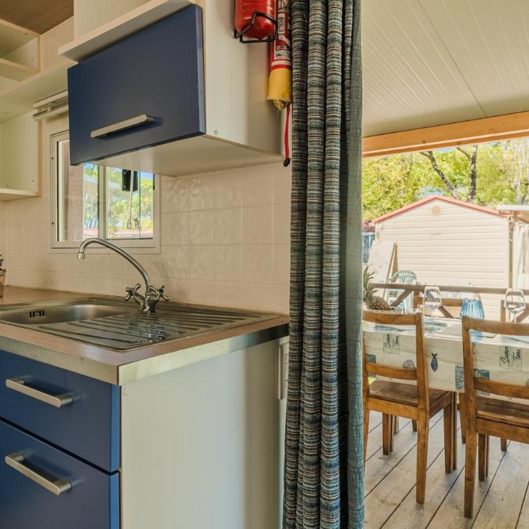 Massa Marina Camping - Superior Bungalow - 6