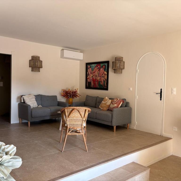 Villa Soleil - Piscine - Parking - Clim - Maison 3 Chambres - 24