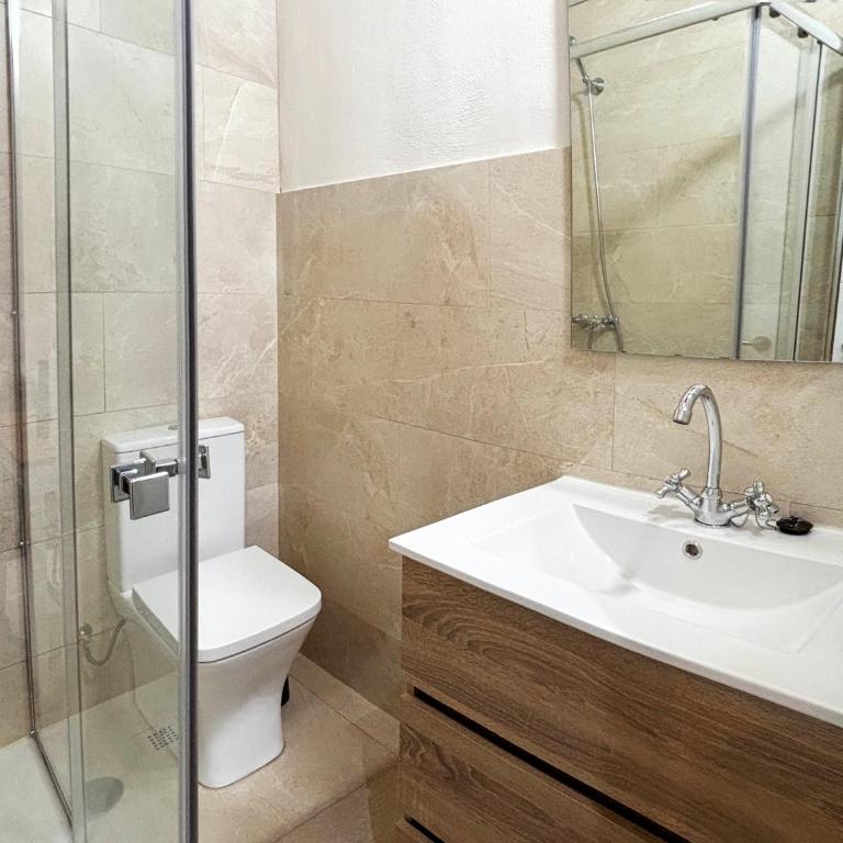 Cervantes Suites OnlyMalaga - Habitación Doble con baño privado - 11