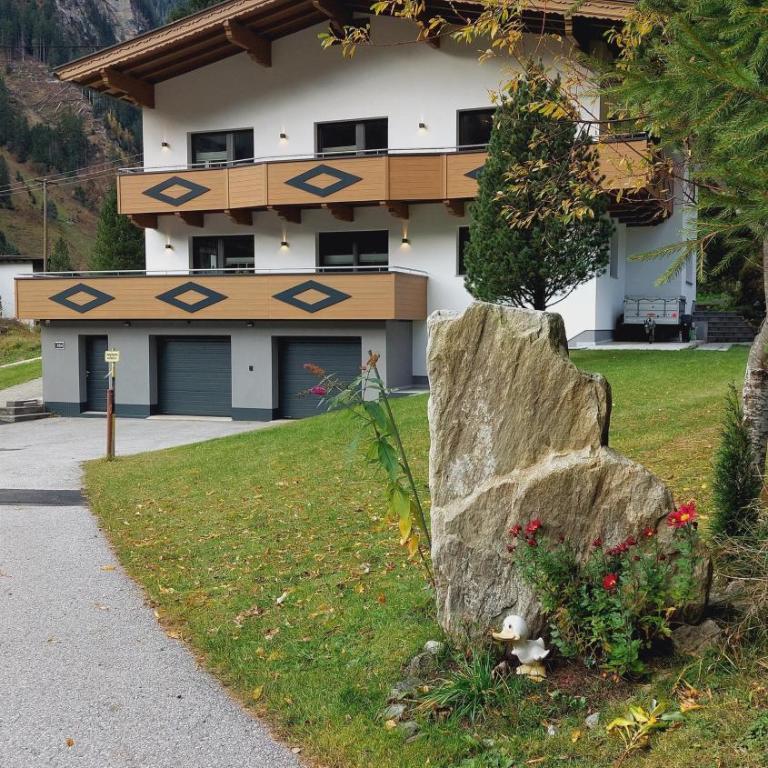 Haus Aloisia - Ferienwohnung mit Bergblick im Naturpark Zillertal - Apartment mit 3 Schlafzimmern und Bad - 2