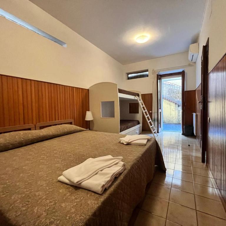 Domus Getsemani - Camera Familiare Economy - 2