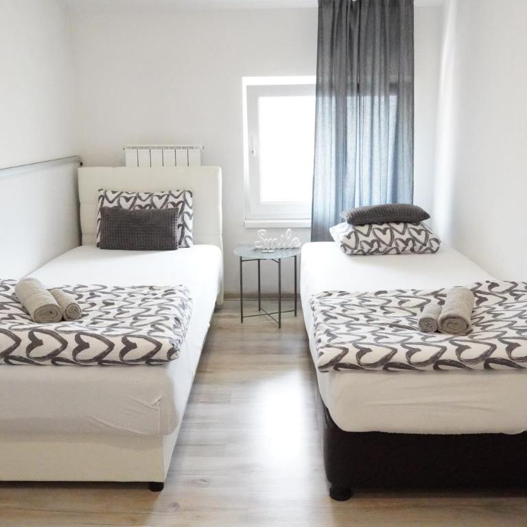 Apartment UpHill - Apartman sa 3 Spavaće Sobe i Balkonom - 9