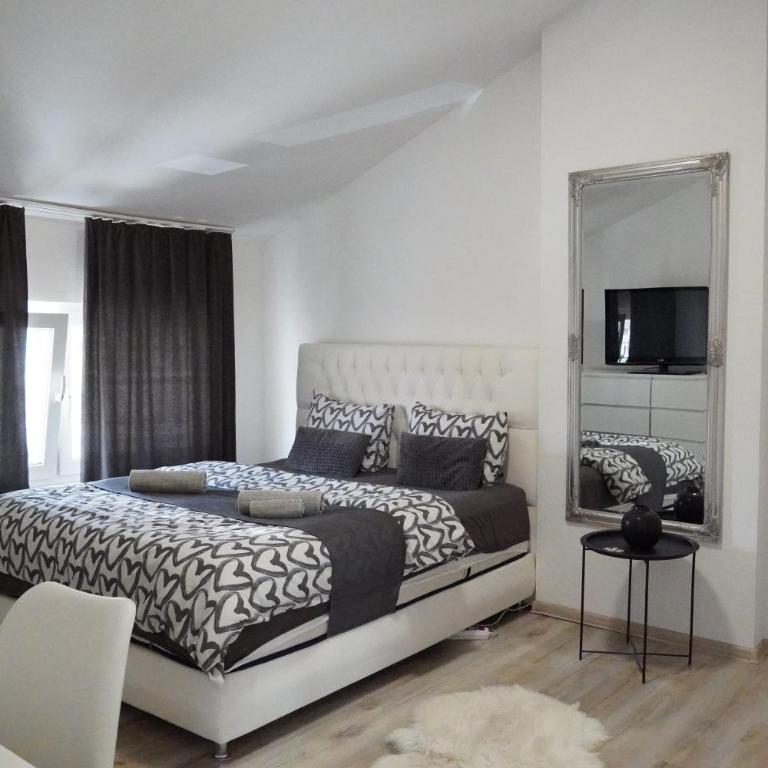 Apartment UpHill - Apartman sa 3 Spavaće Sobe i Balkonom - 1