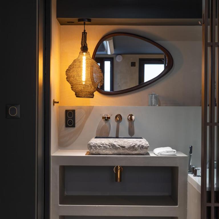 Pavillon 15 Darcy - Appart-suites urbaines & design - Suite Deluxe avec Baignoire Spa - 5
