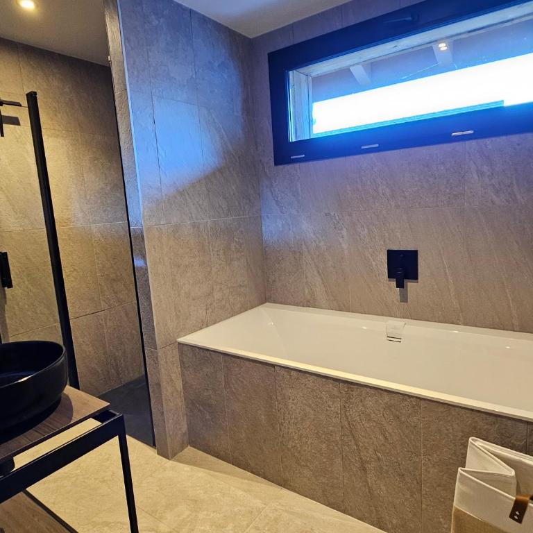 Chalet Neuf à La Plagne - 3Niv, 12pers, Sauna, Parking, WiFi - FR-1-755-40 - Chalet - 12