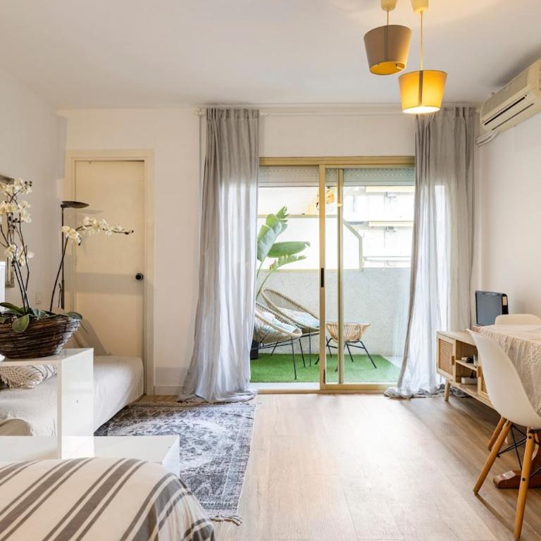 Pet Friendly + Pool + Park, Beach 2 Minutes Away (Atalaya) - One-Bedroom Apartment - 4