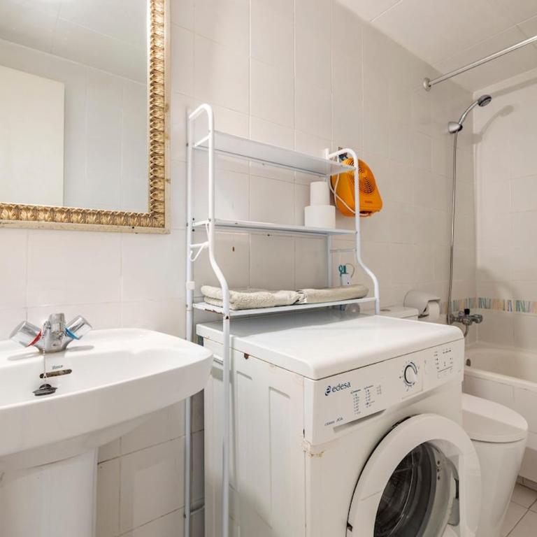 Pet Friendly + Pool + Park, Beach 2 Minutes Away (Atalaya) - One-Bedroom Apartment - 9