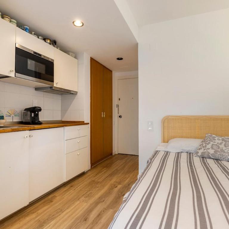 Pet Friendly + Pool + Park, Beach 2 Minutes Away (Atalaya) - One-Bedroom Apartment - 10