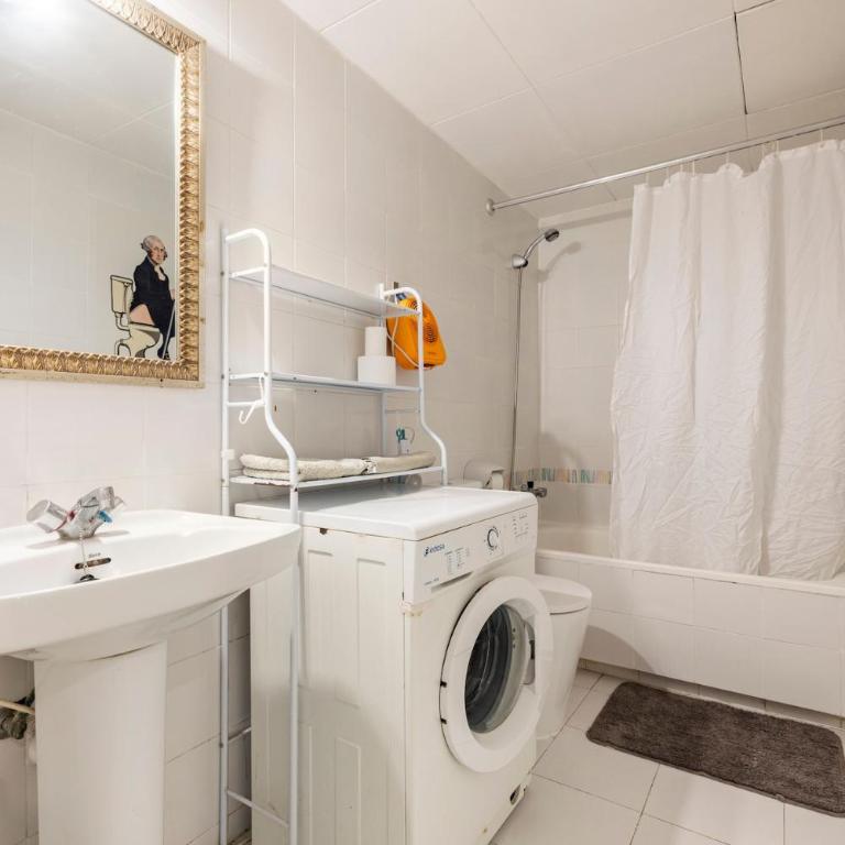 Pet Friendly + Pool + Park, Beach 2 Minutes Away (Atalaya) - One-Bedroom Apartment - 11