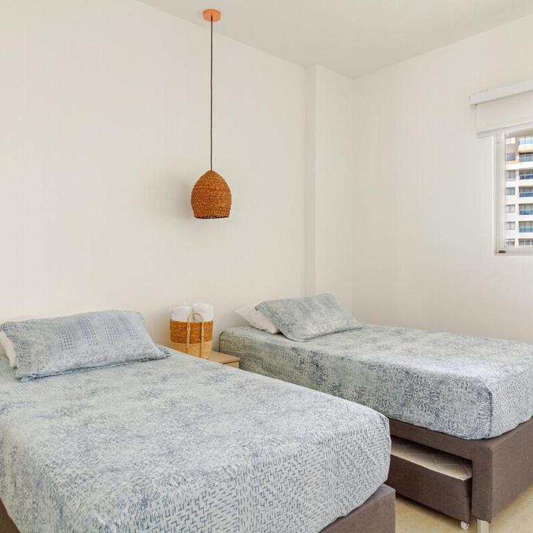 Espectacular Apto frente a la Plaza Pozos Colorados - Two-Bedroom Apartment - 3