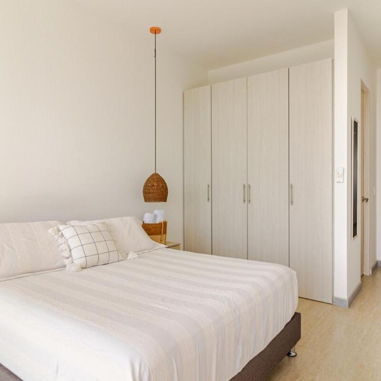 Espectacular Apto frente a la Plaza Pozos Colorados - Two-Bedroom Apartment - 40