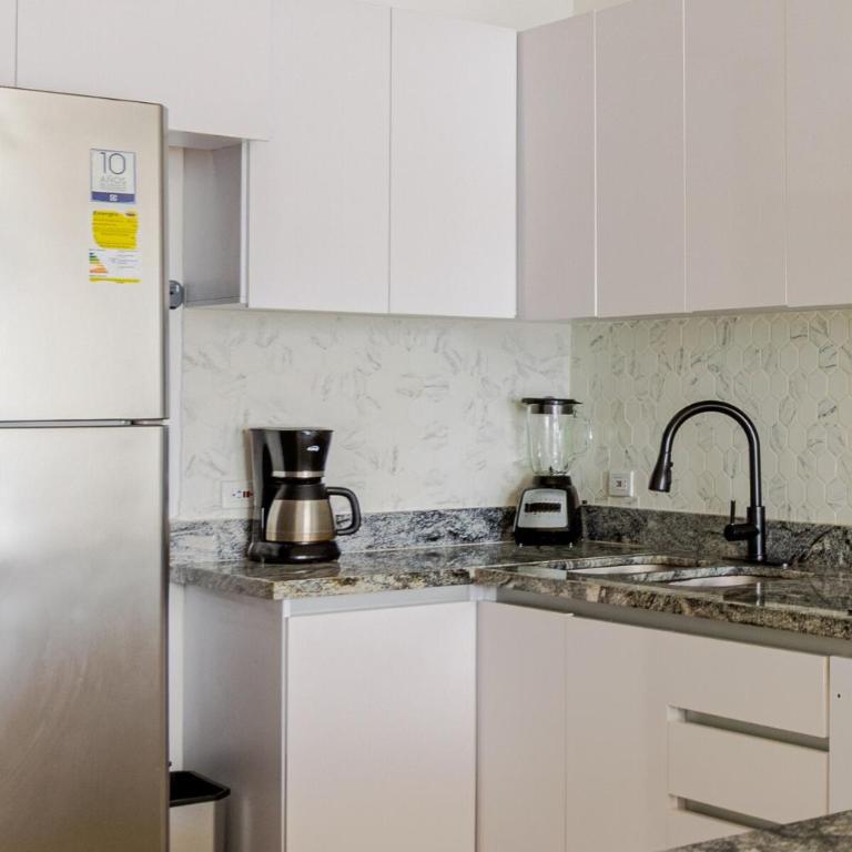 Espectacular Apto frente a la Plaza Pozos Colorados - Two-Bedroom Apartment - 54