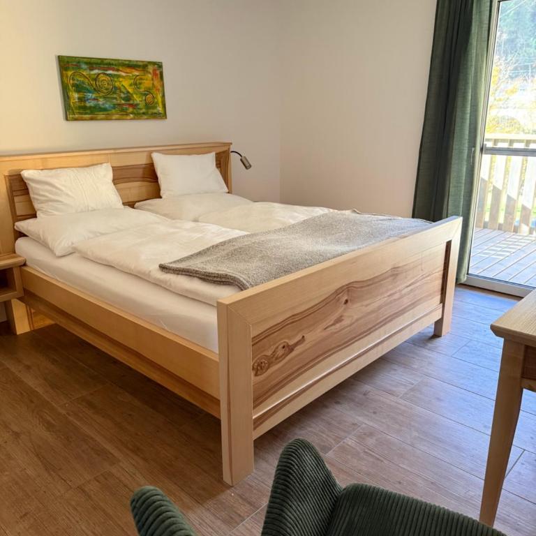 Gesäuse-Zimmer-Motel - Doppel-/Zweibettzimmer mit Balkon - 3