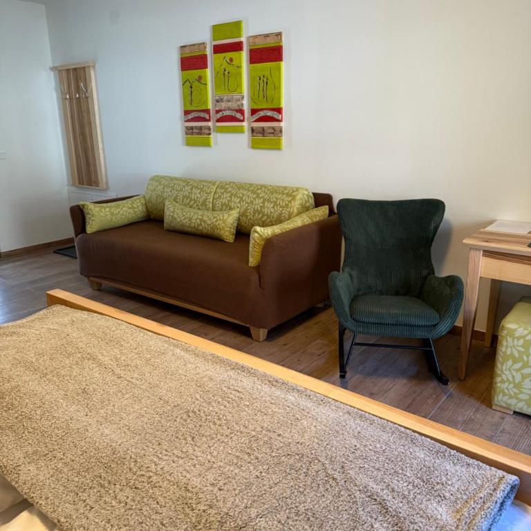 Gesäuse-Zimmer-Motel - Dreibettzimmer mit Balkon - 3