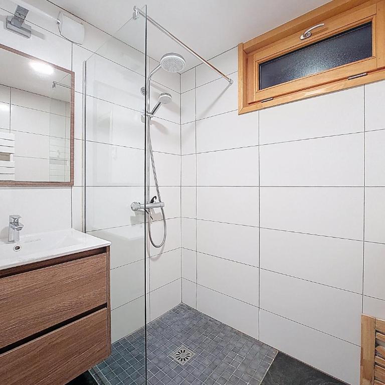 Joli APPARTEMENT DANS CHALET AVEC TERRASSE - SAINT JEAN D'AULPS - PROCHE MORZINE - 6 PERSONNES - LILOU - Appartement avec Terrasse - 5