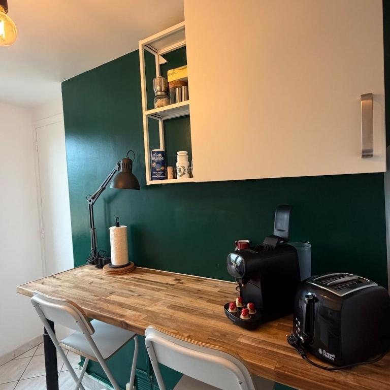 Appt aux Arceaux, Montpellier Centre, balcon, wifi, parking, Netflix - Two-Bedroom Apartment - 6