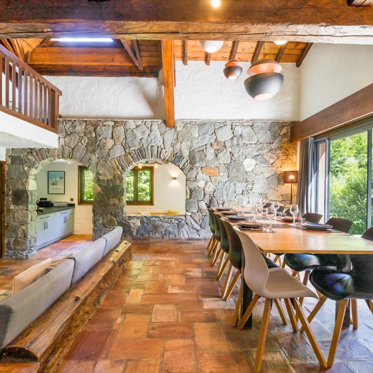 Chalet Les Praz - 280sqm - Sauna Cinema Fitness - 5 Bedrooms in Heart of Les Praz - By Cozee Rentals - Chalet - 3
