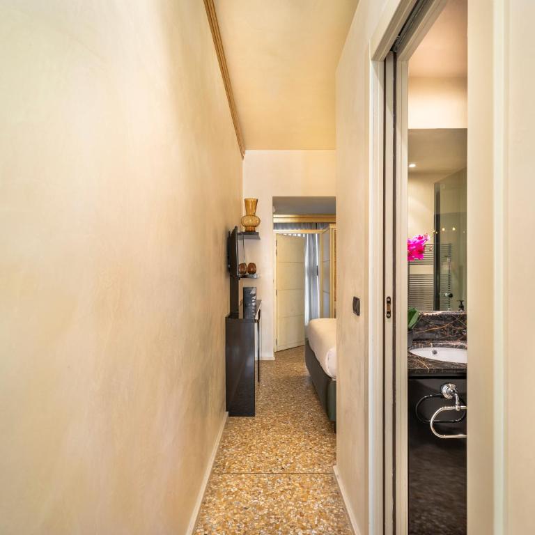 Grand Canal Luxury Apartments With Terrace R&R - Studio - 23