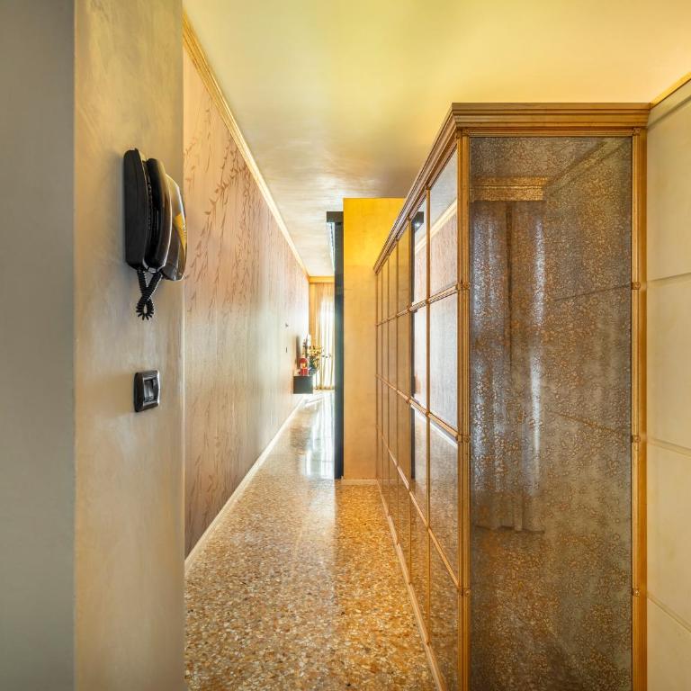 Grand Canal Luxury Apartments With Terrace R&R - Studio - 36