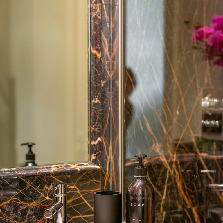 Grand Canal Luxury Apartments With Terrace R&R - Studio - 22
