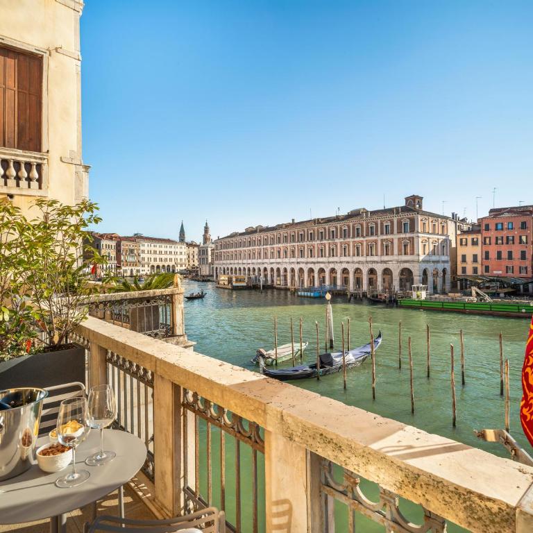 Grand Canal Luxury Apartments With Terrace R&R - Studio - 33