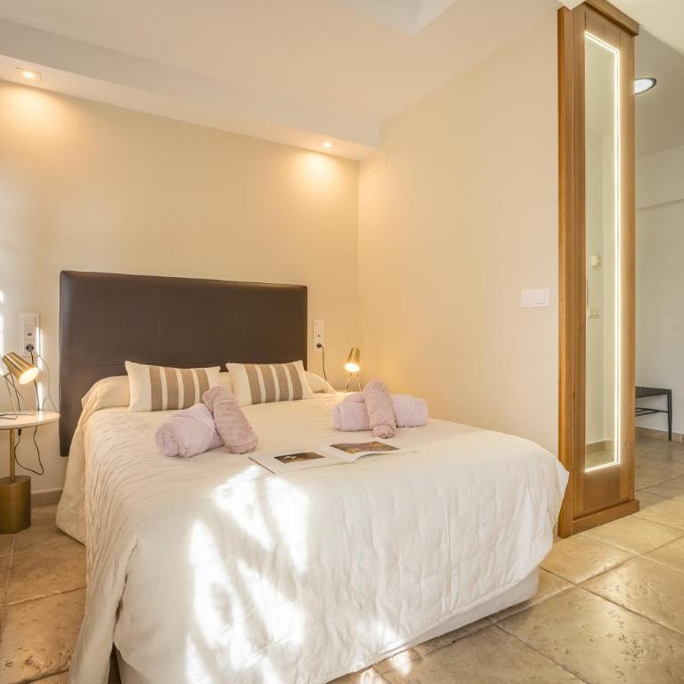 Bright Breather - El Laurel - One-Bedroom Apartment - 20