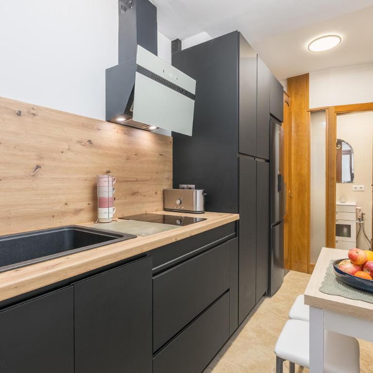 Bright Breather - El Laurel - One-Bedroom Apartment - 5