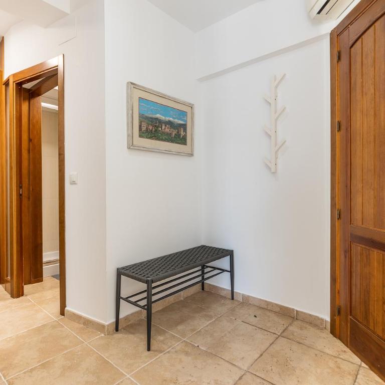 Bright Breather - El Laurel - One-Bedroom Apartment - 22