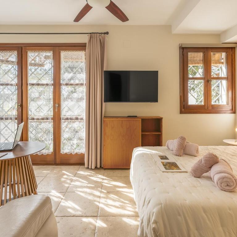 Bright Breather - El Laurel - One-Bedroom Apartment - 9