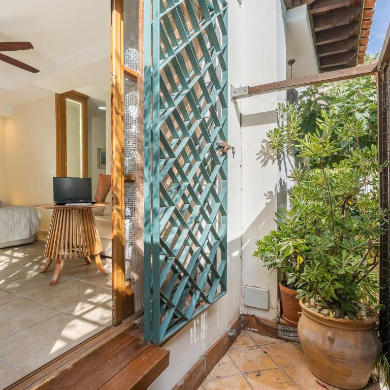 Bright Breather - El Laurel - One-Bedroom Apartment - 27