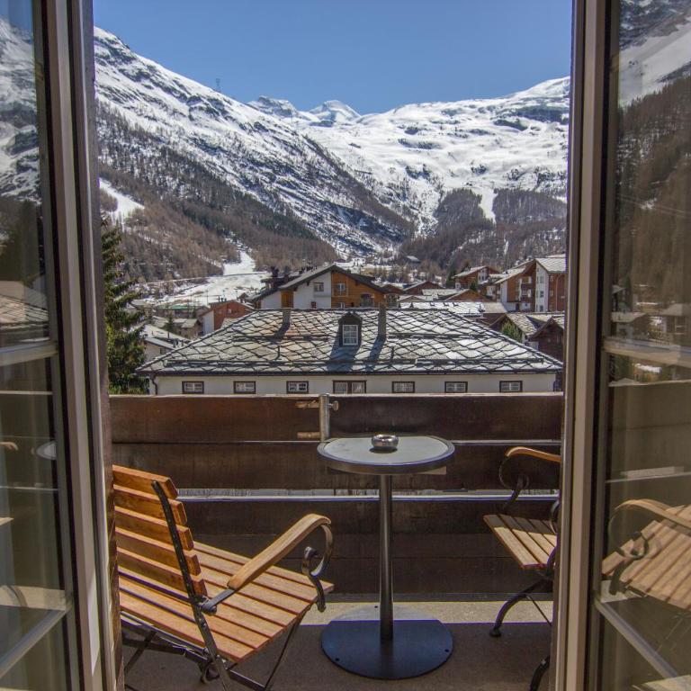 The Dom Hotel Saas-Fee operated by Dorint - Superior Doppelzimmer - 1