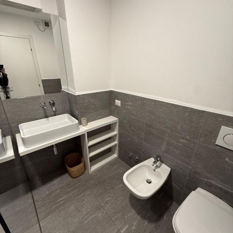 Bovara 49 - Camera Matrimoniale/Doppia con Letti Singoli con Vista Città - 2