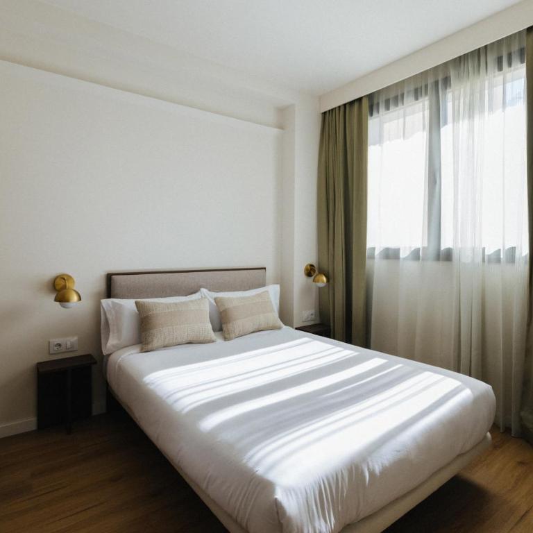 Atipico Madrid - Habitación Doble con baño privado - 5