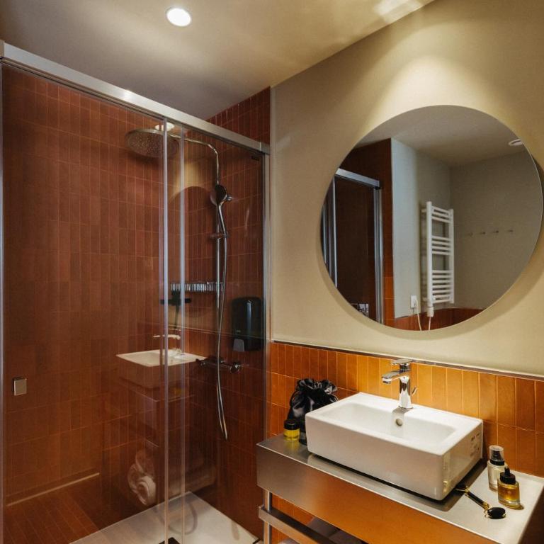 Atipico Madrid - Habitación Doble con baño privado - 4
