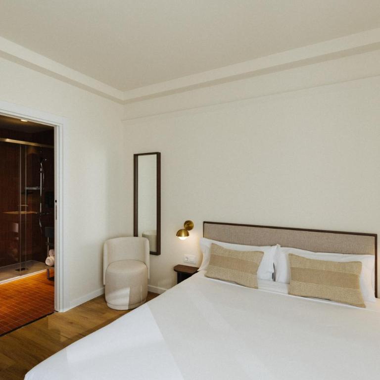 Atipico Madrid - Habitación Doble con balcón - 11