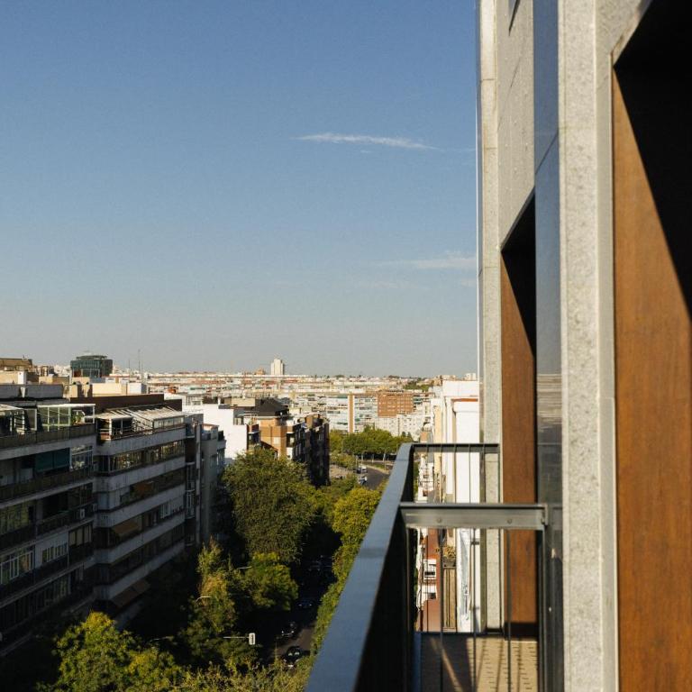 Atipico Madrid - Habitación Doble con balcón - 5
