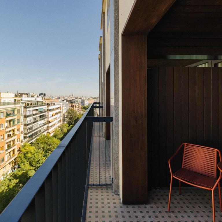 Atipico Madrid - Habitación Doble con balcón - 7
