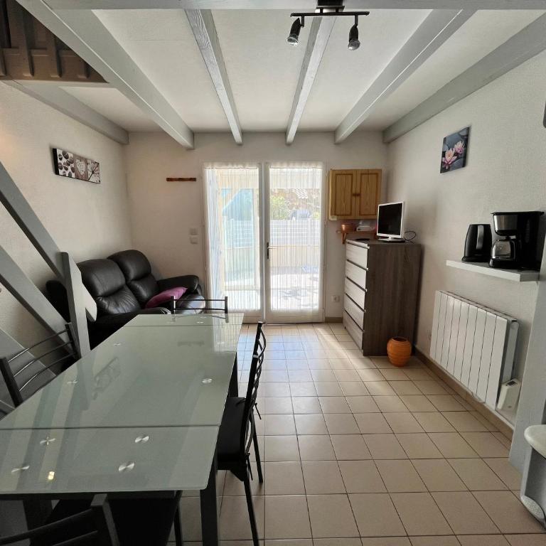 Belle maison de vacances semi climatisée, clôturée, véranda, 6 couchages, résidence LE VILLAGE DE LA MER LRVM93 - Maison 2 Chambres - 5