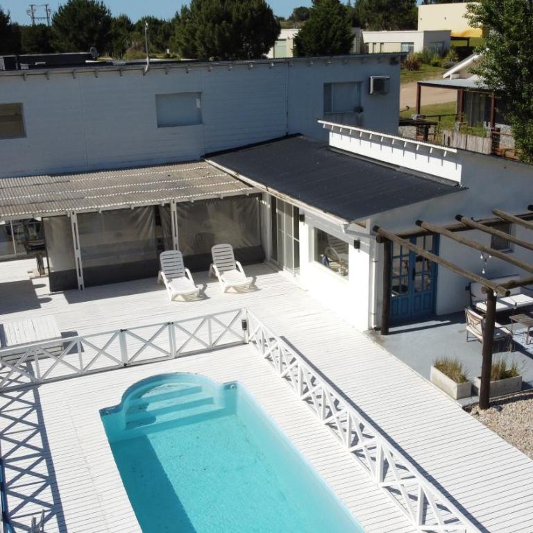 Casa luminosa con pileta y estilo mediterráneo en Costa Esmeralda - Casa de 3 dormitorios - 3