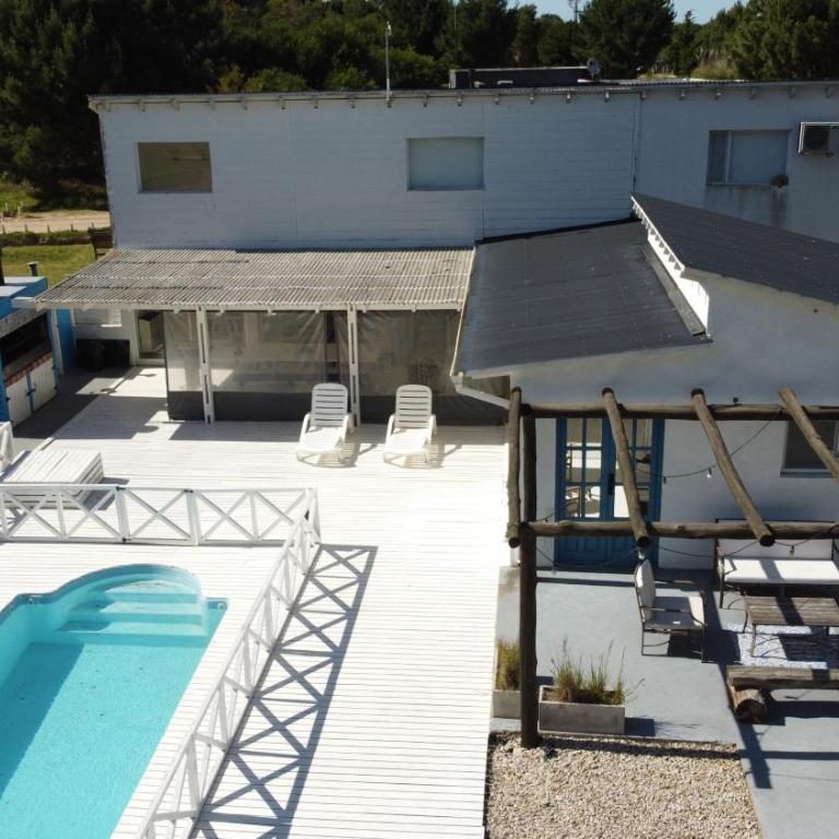 Casa luminosa con pileta y estilo mediterráneo en Costa Esmeralda - Casa de 3 dormitorios - 74