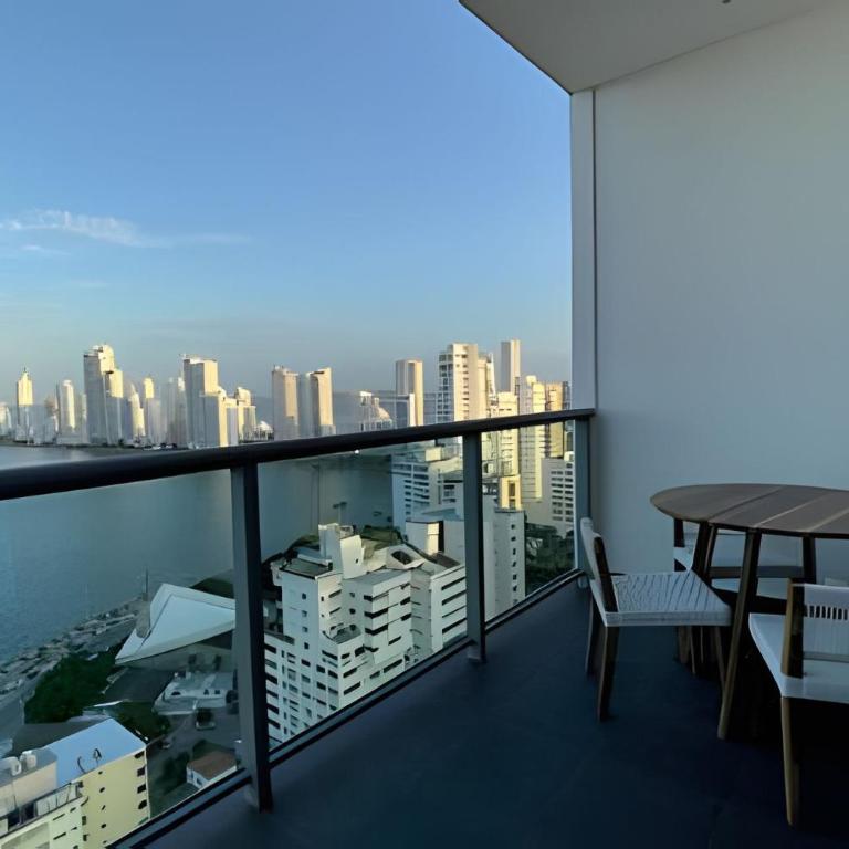 Infinitum Spectacular 23rd floor 1 BR Condo - Apartment - 26