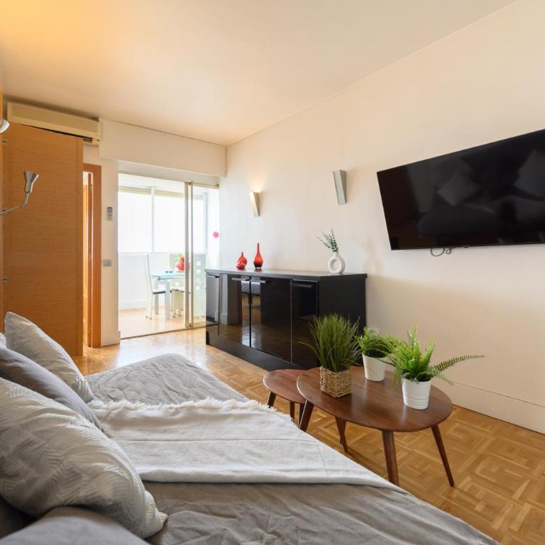 Piso de 2 Dormitorios con Vistas a la Ciudad Confort y Estilo en Madrid Temporal AGPE322 - Apartamento de 2 dormitorios - 19